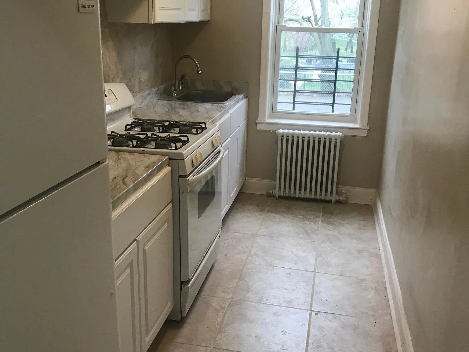 FOR RENT | 88 Galveston Pl SW #B - $900/month