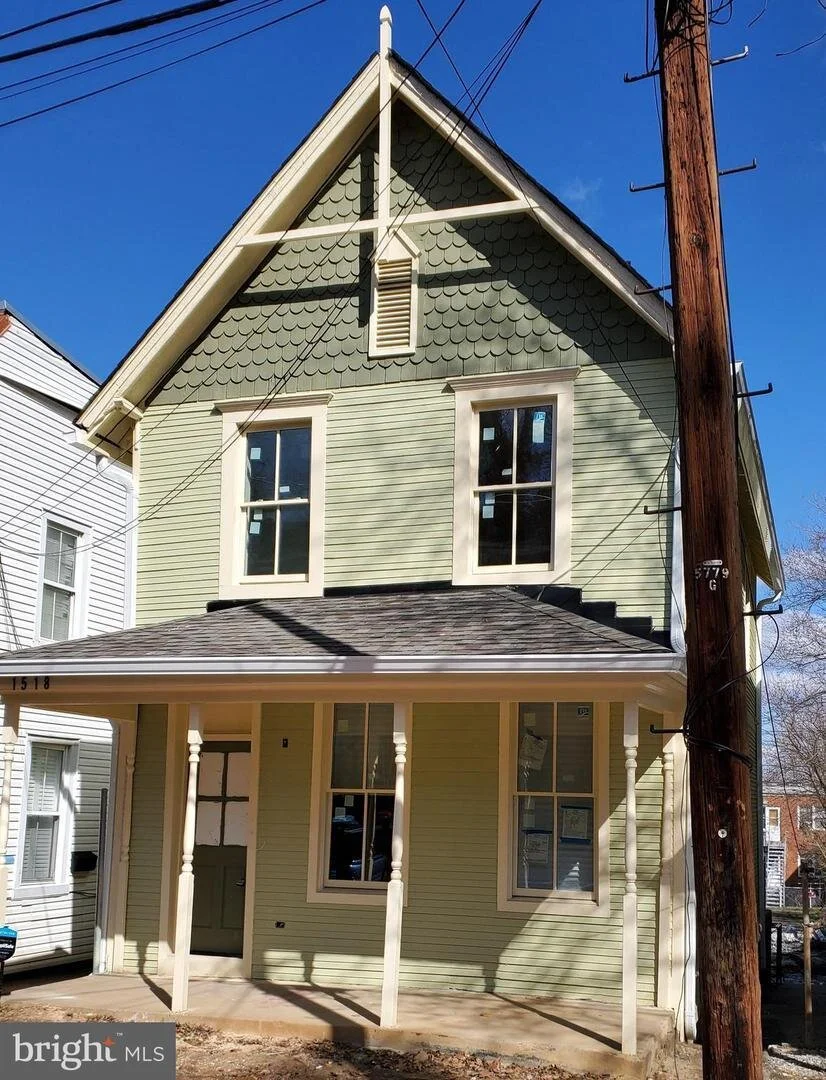 FOR SALE | 1518 W St SE - $455,800