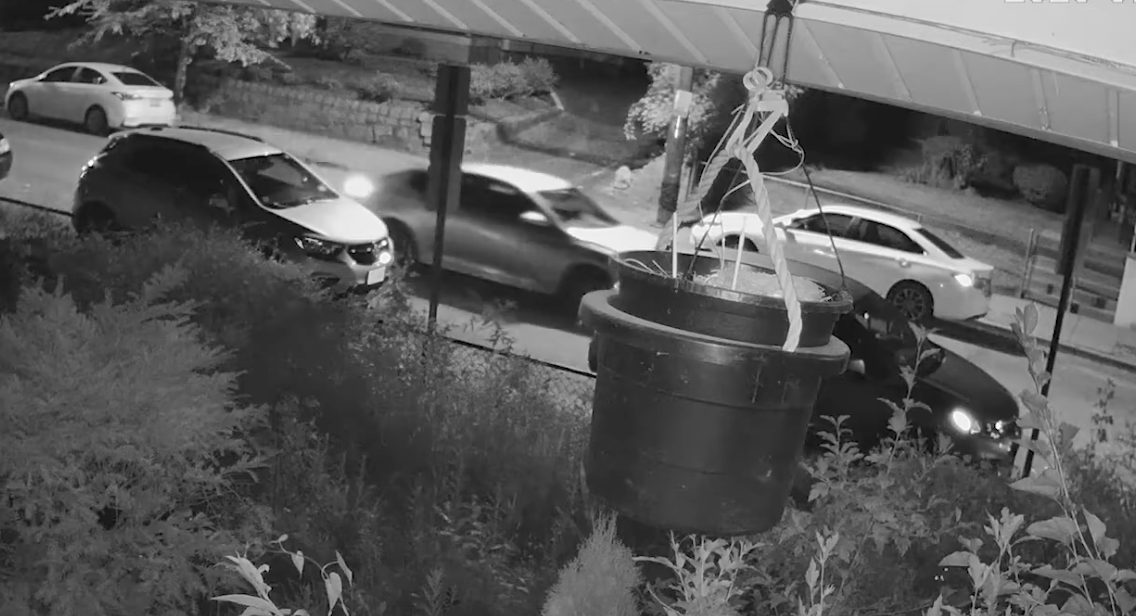 [PR] Suspect and Vehicle Sought in a Homicide: 4000 b/o Grant Street, NE