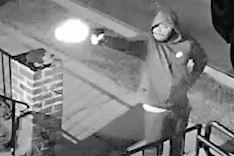 [PR] Suspect and Vehicle Sought in an Assault with a Dangerous Weapon (Gun) Offense: 2900 b/o Nelson Place, SE