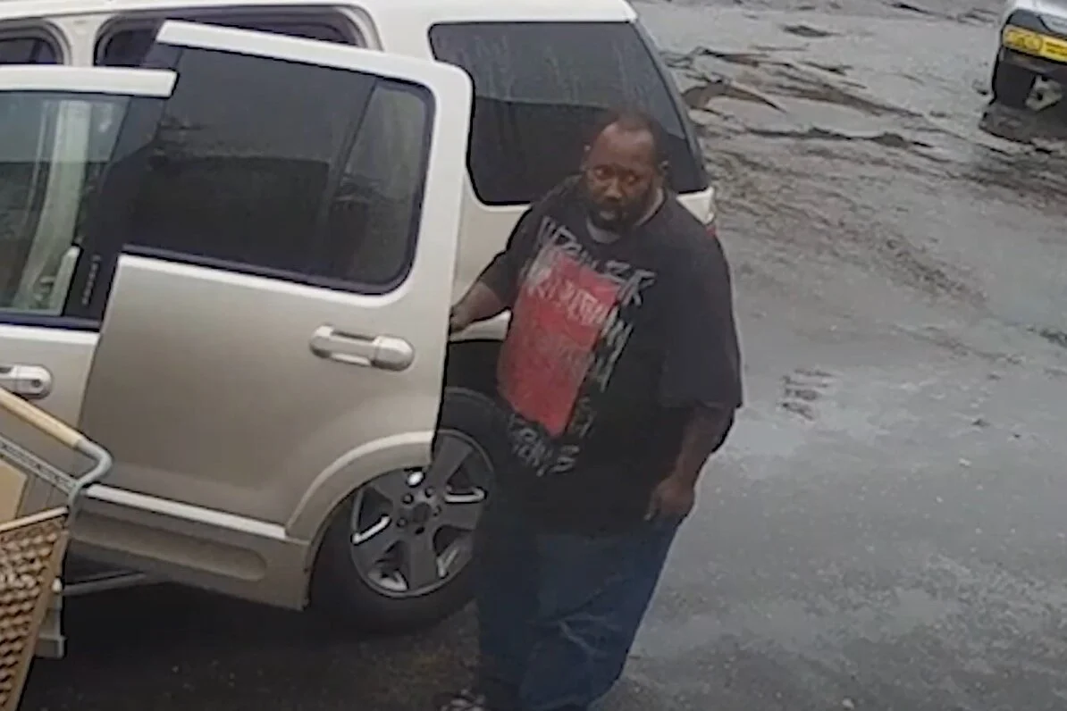 [PR] Person and Vehicle of Interest in Theft II, 2900 b/o Minnesota Ave, SE