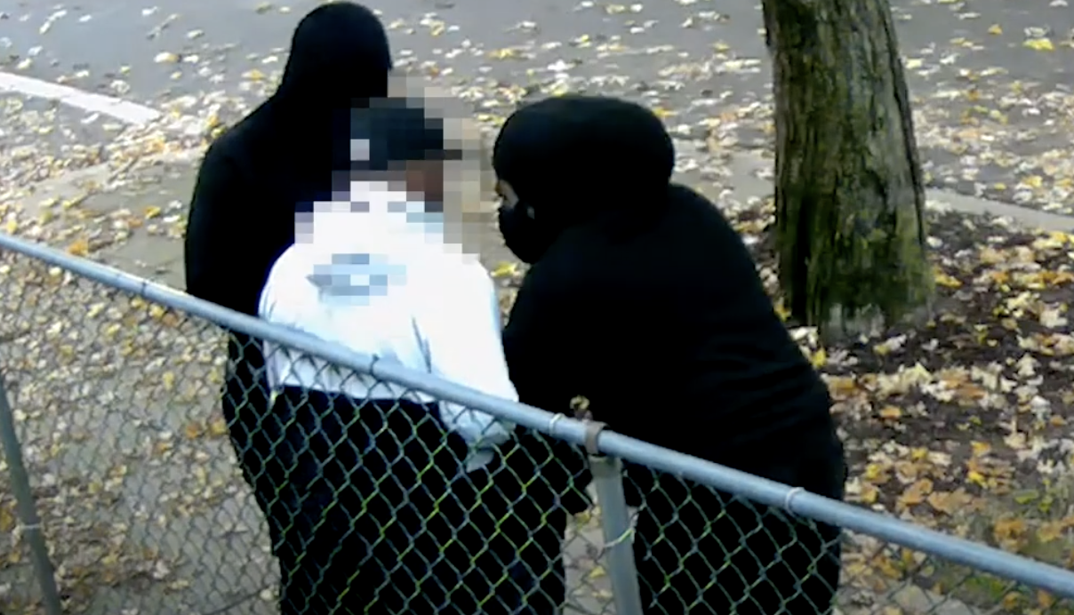 VIDEO | Persons and Vehicle of Interest in Armed Robbery (Gun), 3400 b/o Croffut Pl, SE