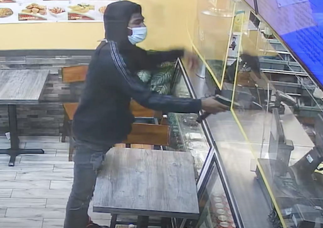 [PR] Persons of Interest in Armed Robbery of Establishment (Gun), 4000 b/o Minn Ave, SE