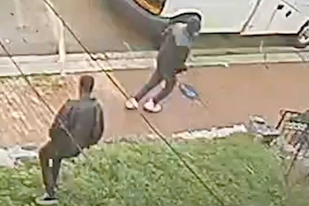 VIDEO | Persons of Interest in Armed Carjacking (Gun), 2200 b/o Mt View Pl, SE