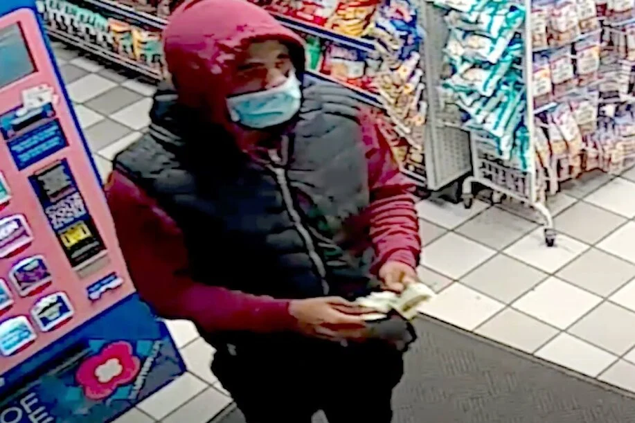 [PR] Persons and Vehicle of Interest in Armed Robbery (Gun), 2300 b/o PA Ave, SE