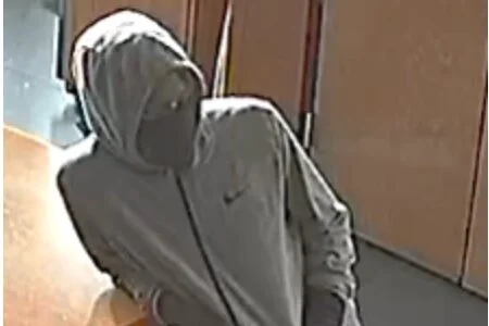 [PR] Suspect Sought in an Armed Robbery of an Establishment (Gun) Offense: 4800 b/o Nannie Helen Burroughs Avenue, NE