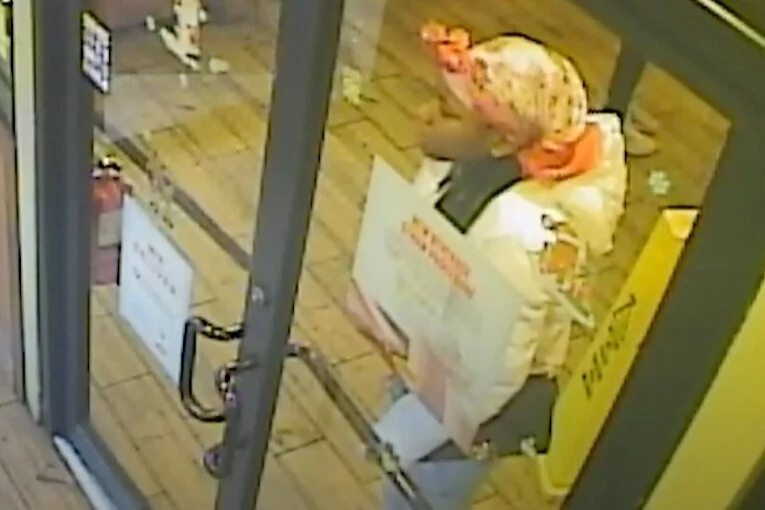 VIDEO | Persons of Interest in Theft II, 4400 b/o Benning Rd, NE