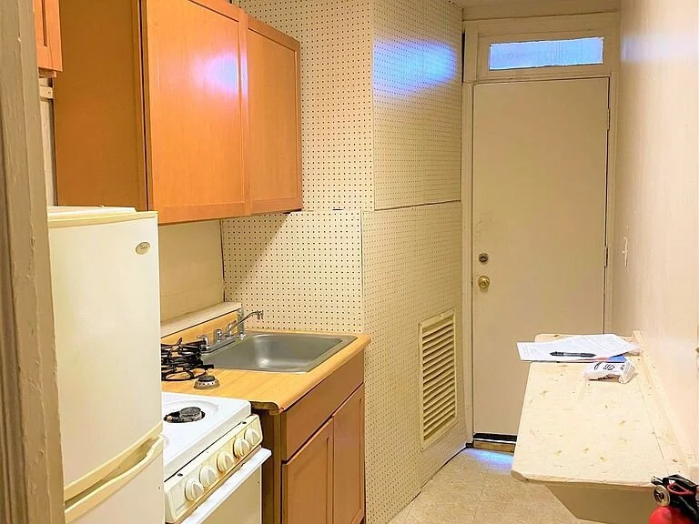 FOR RENT IN WARD 8 | 231 Oakwood Street, SE # 1 - $875/month