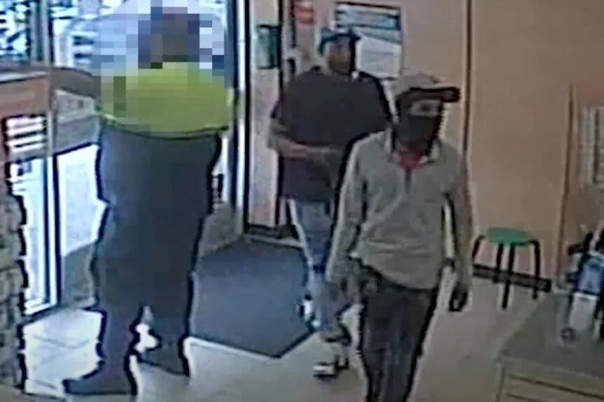 MPD 7D VIDEO | Updated with Video Suspects Sought in an Armed Robbery (Gun) Offense: 3000 b/o Naylor Road, SE