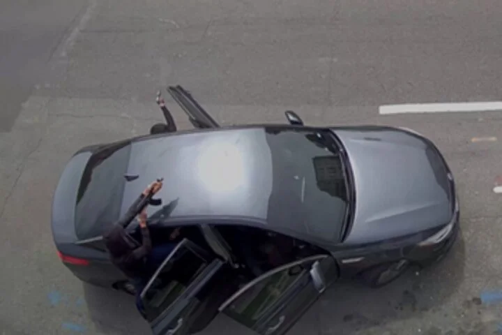 MPD 4D | Suspects and a Vehicle Sought in an Assault with a Dangerous Weapon (Gun) Offense: 14th Street and Oak Street, NW