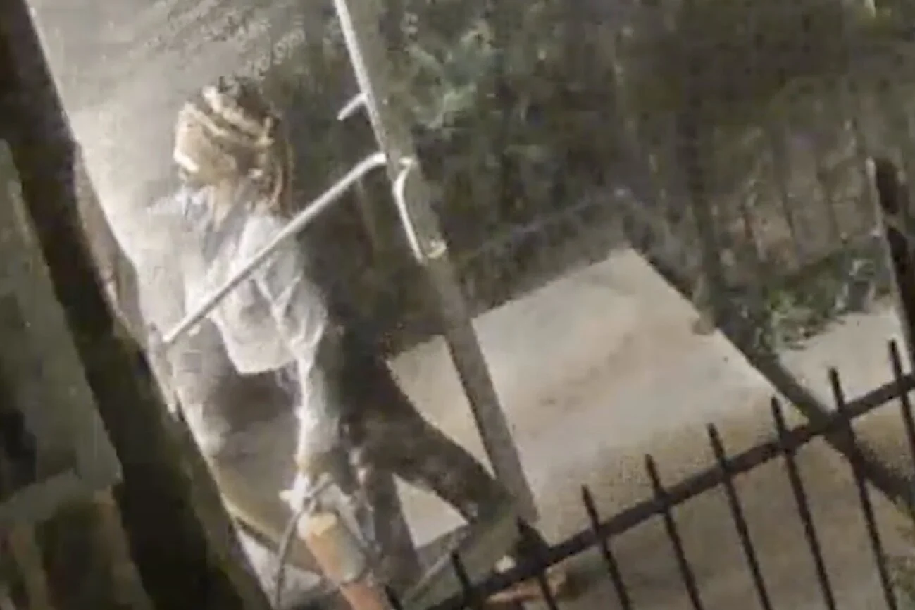 MPD 7D VIDEO | Person of Interest in Theft II, 2300 b/o 16th St, SE