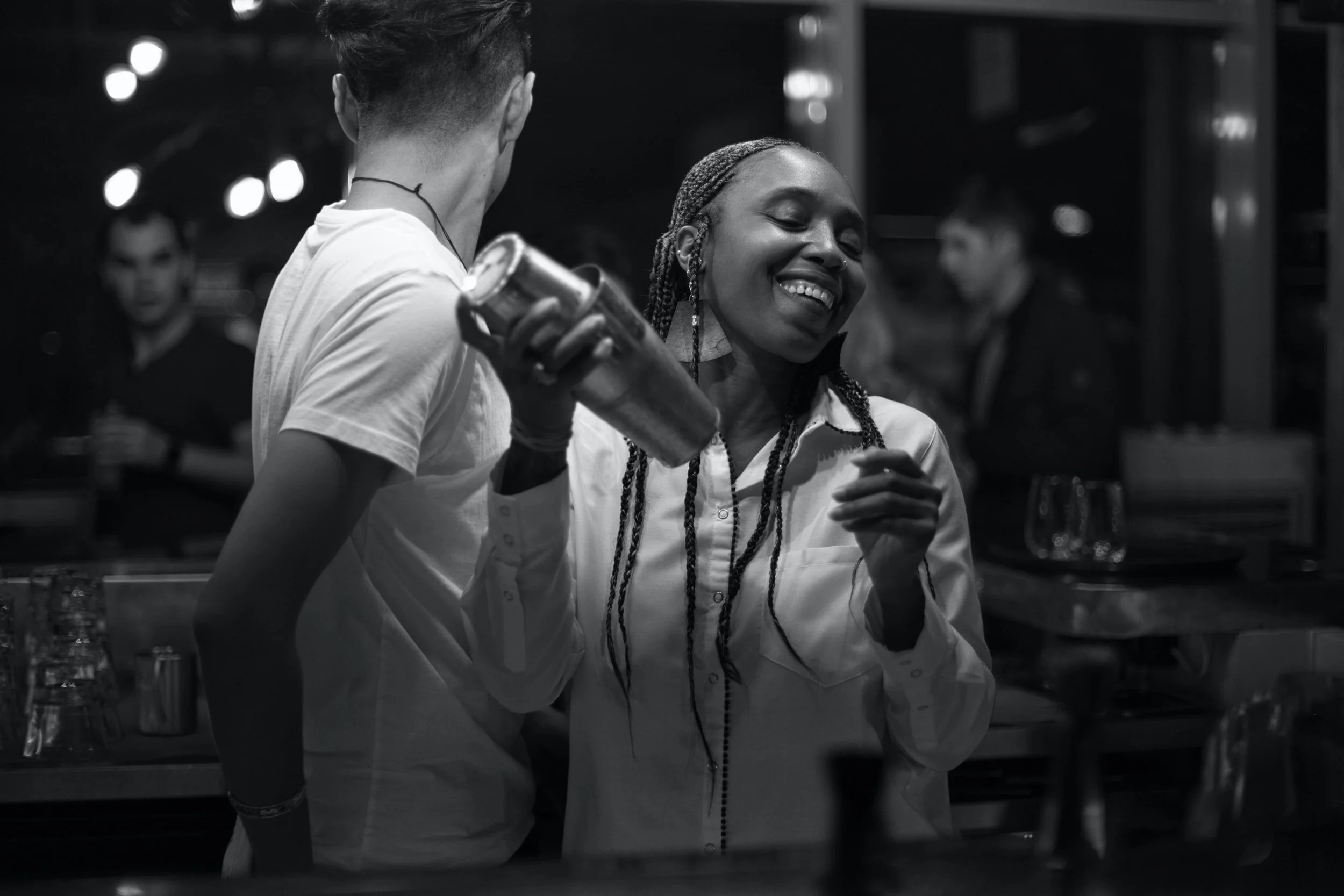 JOB ALERT | Server/Bartender - Up to $400/day