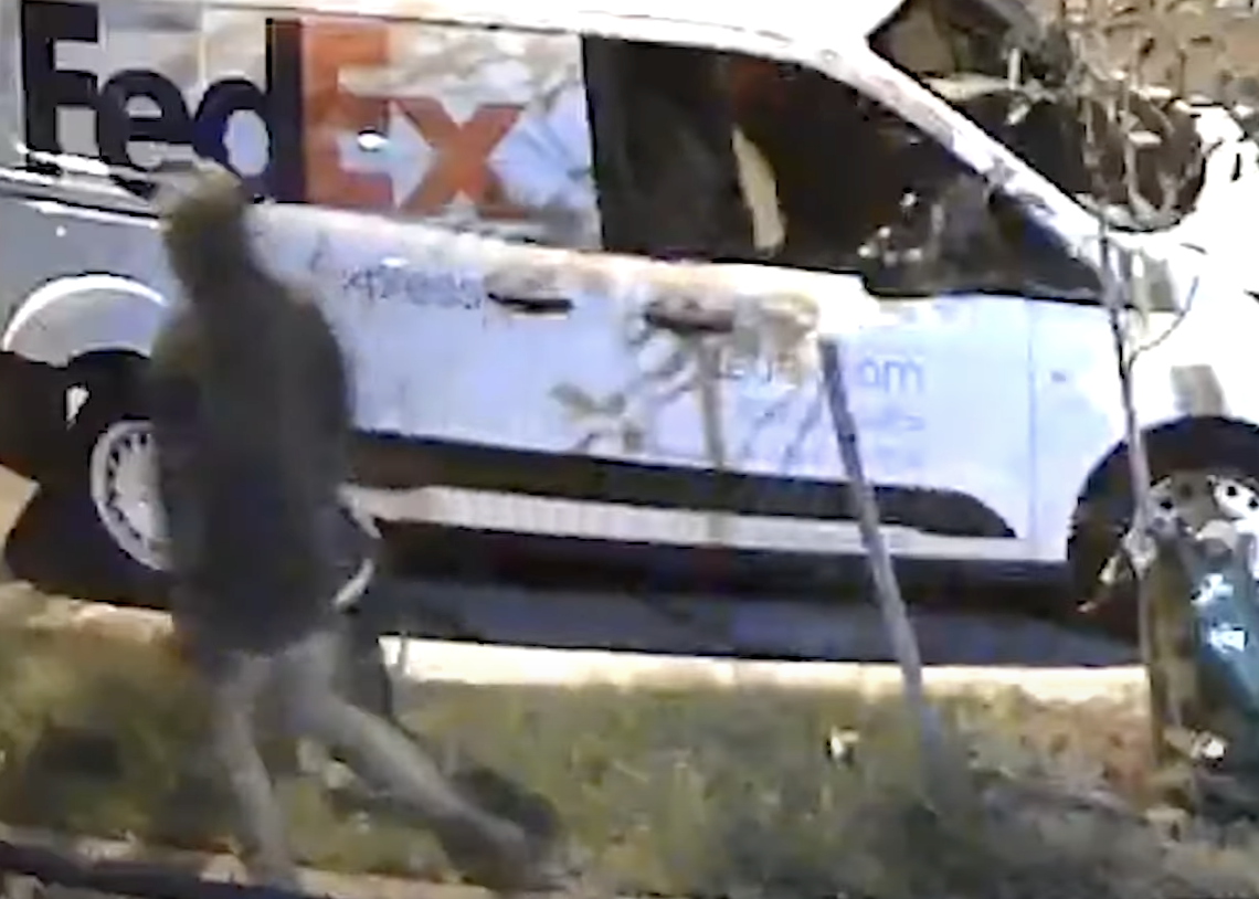 MPD 6D VIDEO | Suspect Sought in an Armed Robbery (Gun) Offense: 2300 b/o Fairlawn Street, SE