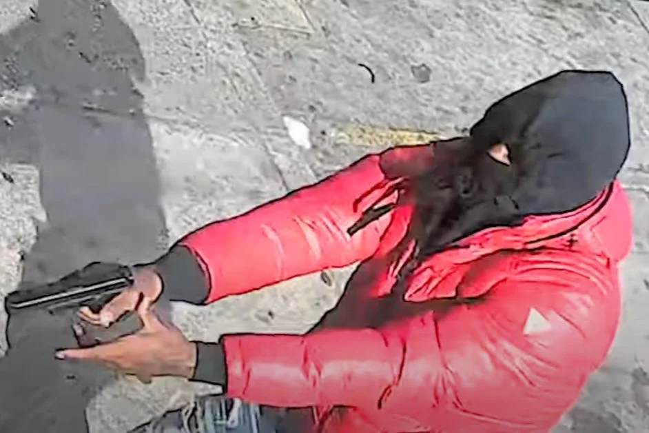 UPDATED WITH VIDEO | Suspects and Vehicle Sought in an Assault with a Dangerous Weapon (Gun) Offense: 4600 b/o South Capitol Street, SE