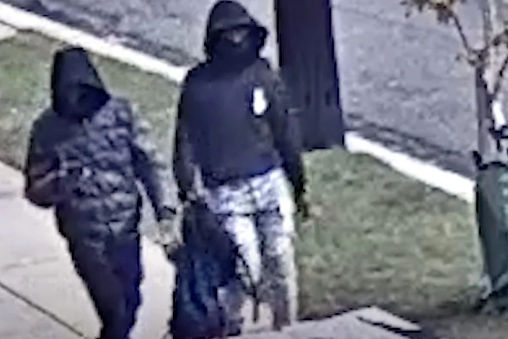 MPD 6D VIDEO | Suspects Sought in an Armed Robbery (Gun) Offense: 3600 b/o Ely Place, SE