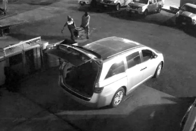 VIDEO | Persons and Vehicle of Interest in Burglary II, 1400 b/o Kenilworth Ave, NE