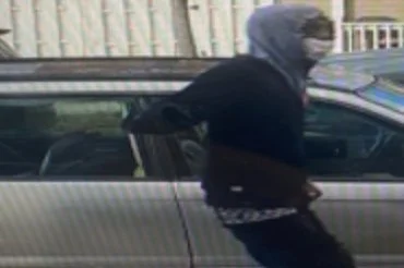 MPD 6D WANTED | Suspect Sought in a Robbery (Force and Violence) Offense: 4000 b/o Ames Street, NE