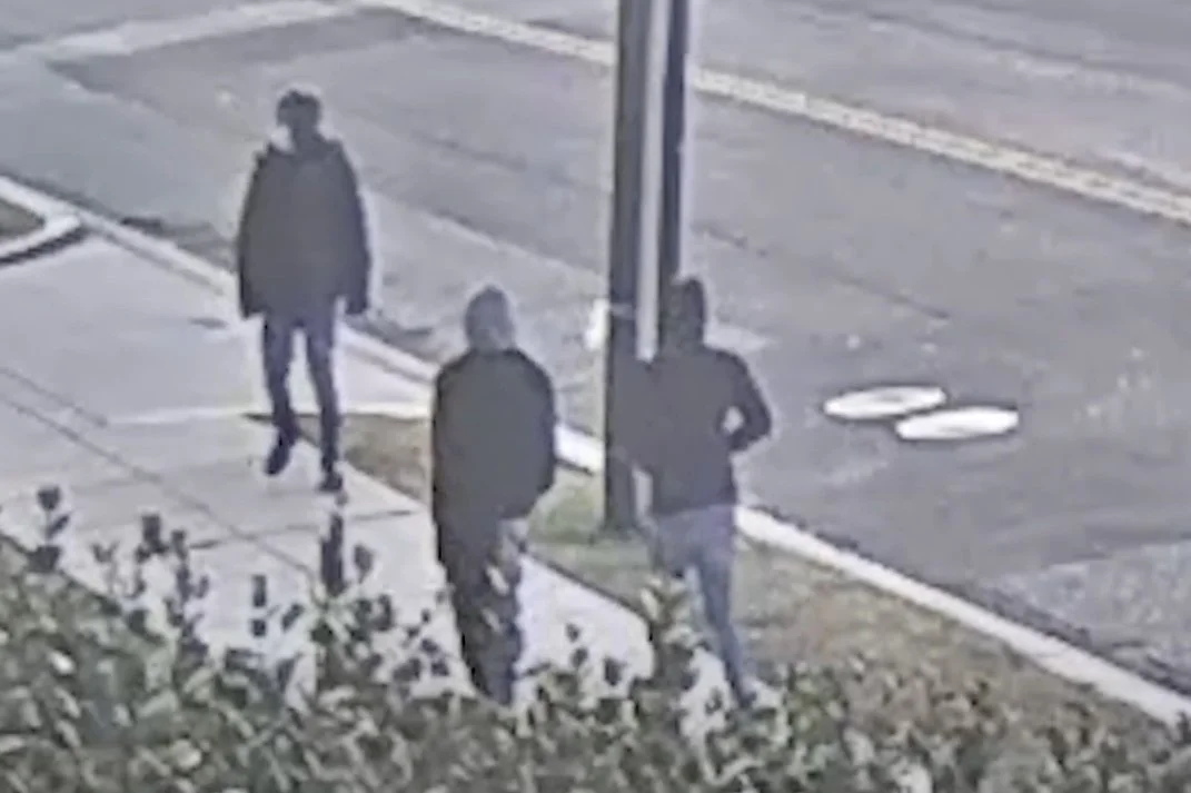 MPD 6D | Suspects Sought in an Unarmed Carjacking Offense: 400 Block of 37th Street, SE