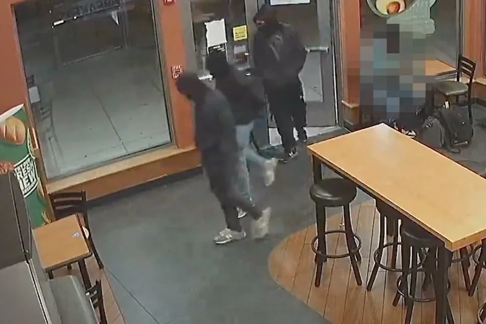 MPD 6D VIDEO | Updated with Video: Suspects Sought in an Armed Robbery of an Establishment Offense: 4800 b/o Nannie Helen Burroughs Ave, NE