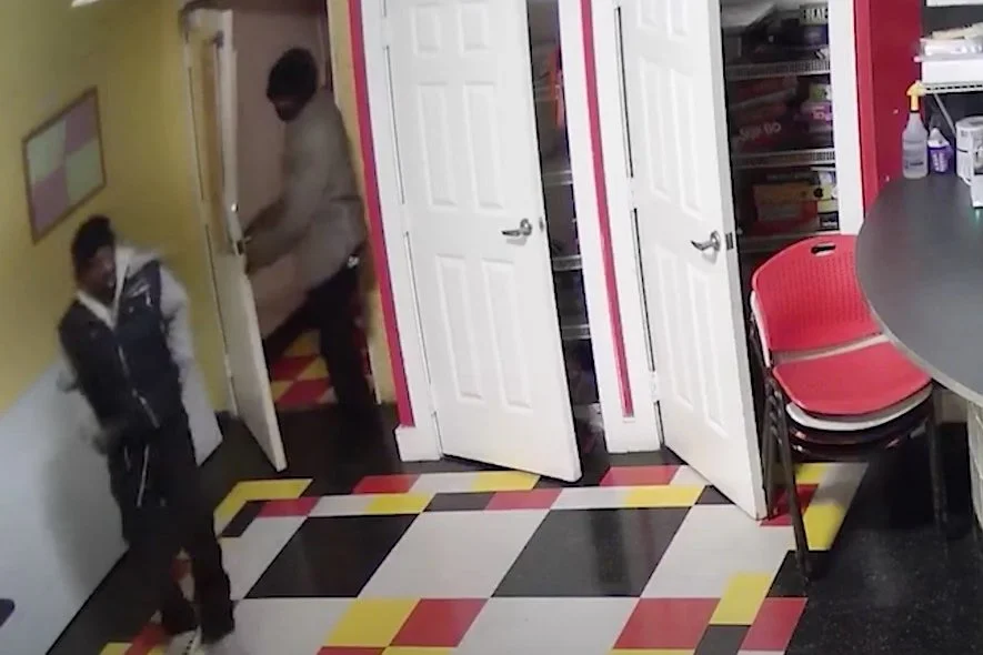 MPD 6D VIDEO | Suspects Sought in a Burglary Two Offense: 2800 b/o N Street, SE