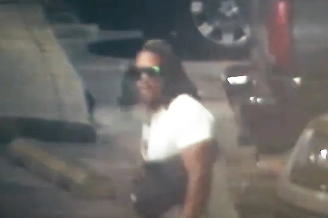 MPD 7D VIDEO | Suspect and Vehicle Sought in an Assault with a Dangerous Weapon (Gun): 800 Block of Barnaby St, SE