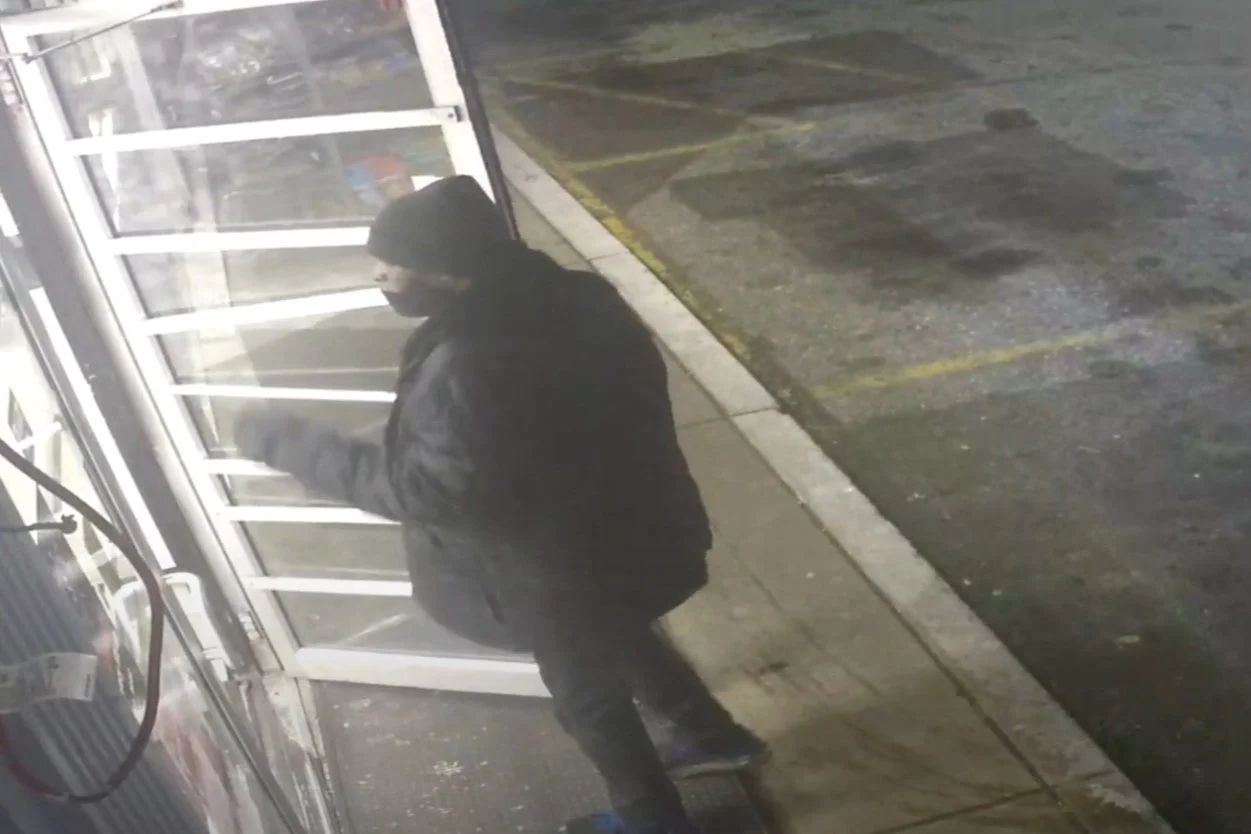 MPD 6D | Suspect Sought in an Assault with a Dangerous Weapon (Knife) Offense: 2300 b/o Pennsylvania Ave, SE