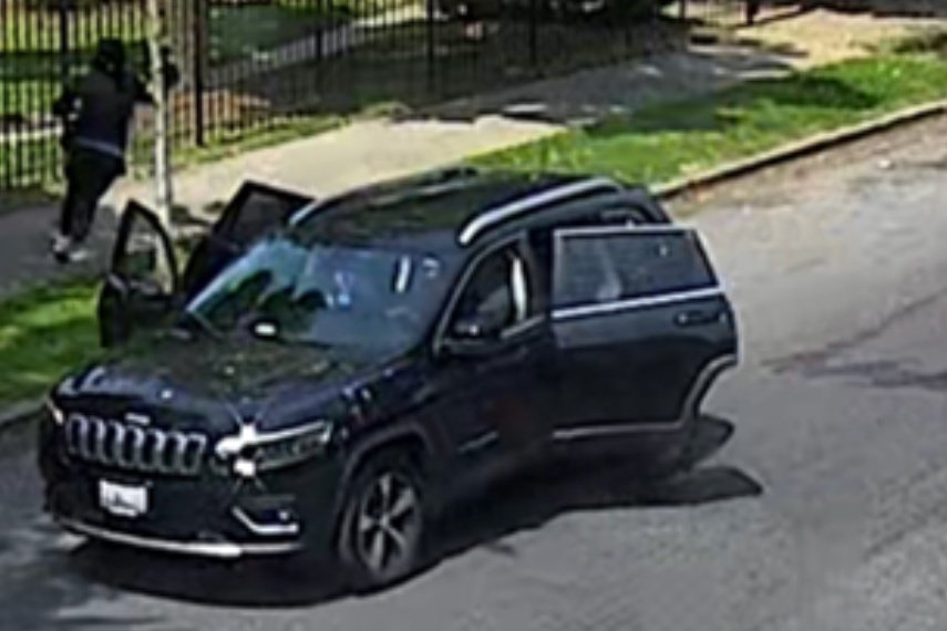 Vehicle of Interest Sought in an Assault with a Dangerous Weapon (Gun) Offenses in the Sixth District