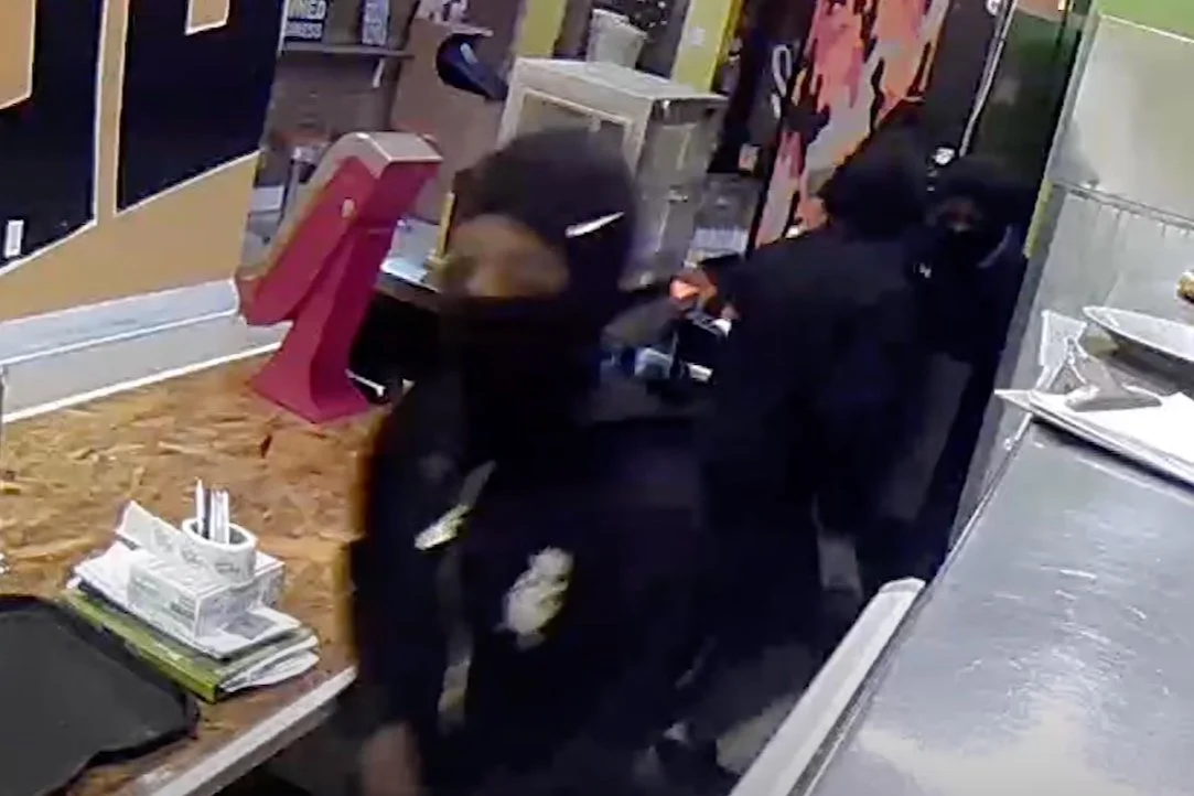 MPD 7D | Suspects Sought in a Burglary Two of an Establishment Offense: 2000 b/o Martin Luther King Jr. Ave 