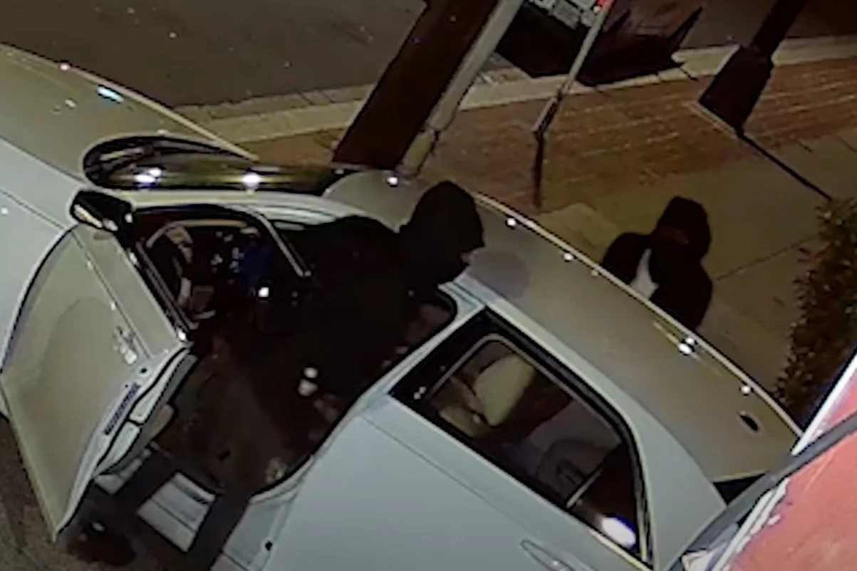 MPD 6D | Suspects Sought in an Armed Robbery (Gun) Offense: 1600 b/o Kenilworth Ave, NE