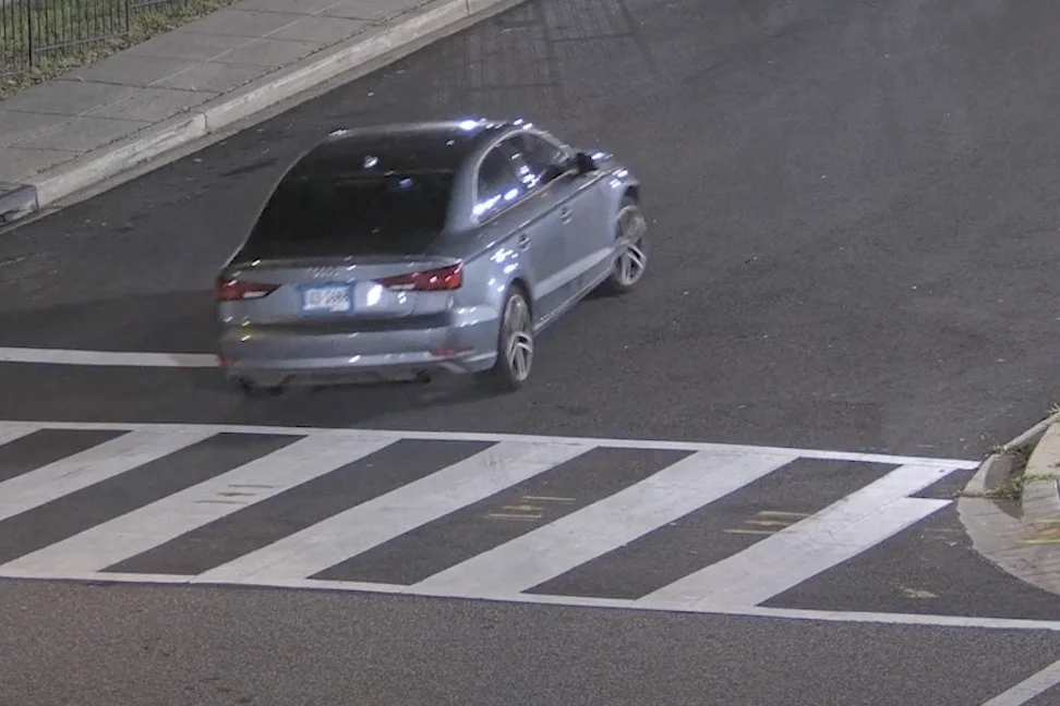 Vehicle Sought in an Assault with a Dangerous Weapon (Gun) Offense: 200 Block of 37th Pl, SE