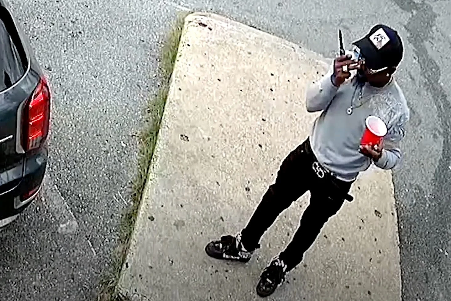 MPD 6D | Suspect Attempts to Rob Victim of Cell Phone [3400 b/o Benning Rd, NE]