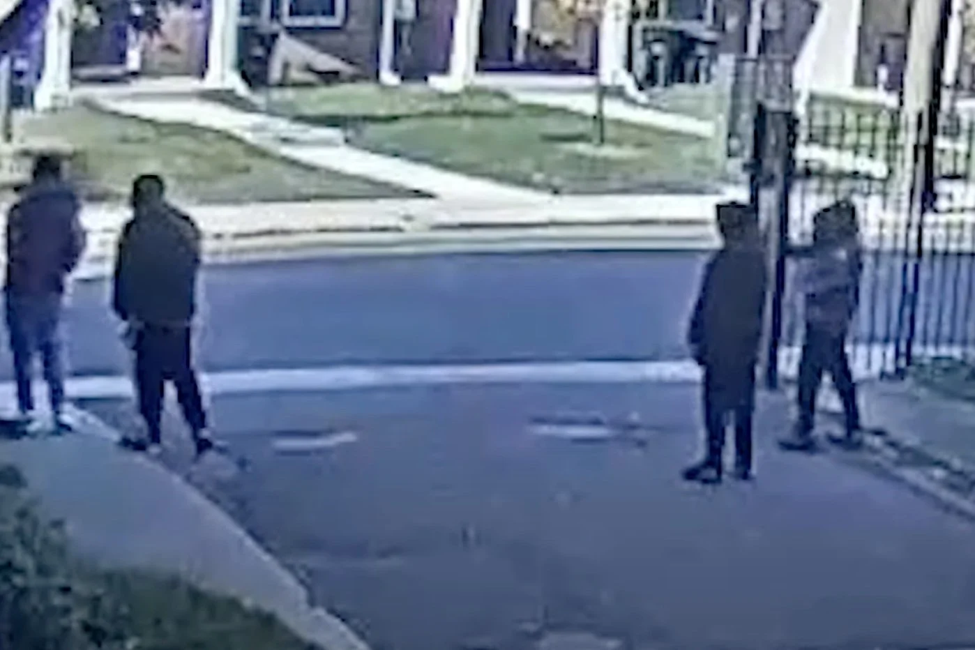 MPD 7D VIDEO | Suspects Sought in a Southeast Shooting [2400 b/o Elvans Rd, SE]