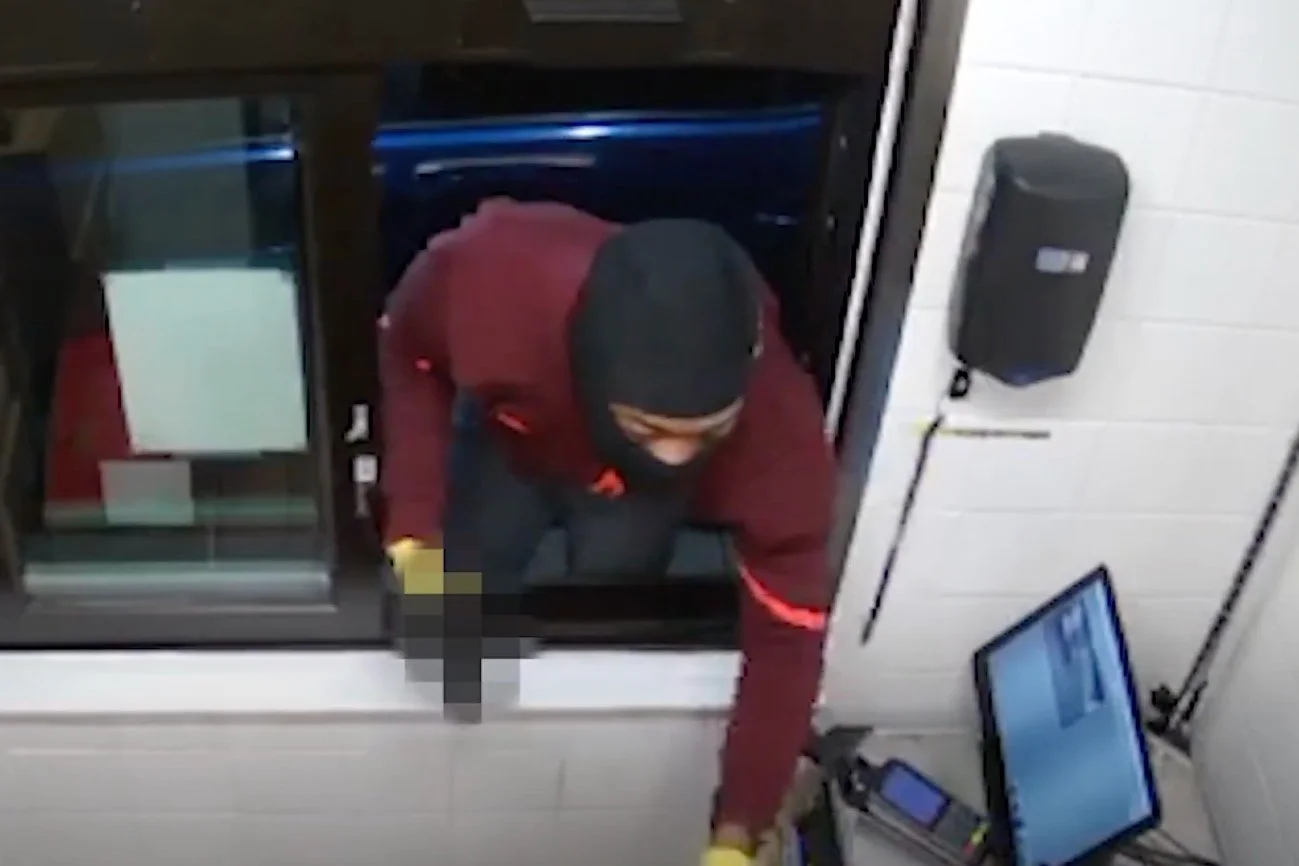 Video of Armed Robbery of McDonalds on Marion Barry Ave, SE