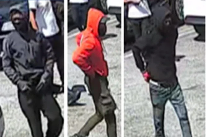 Wanted | Suspects Steal Merchandise from Delivery Truck