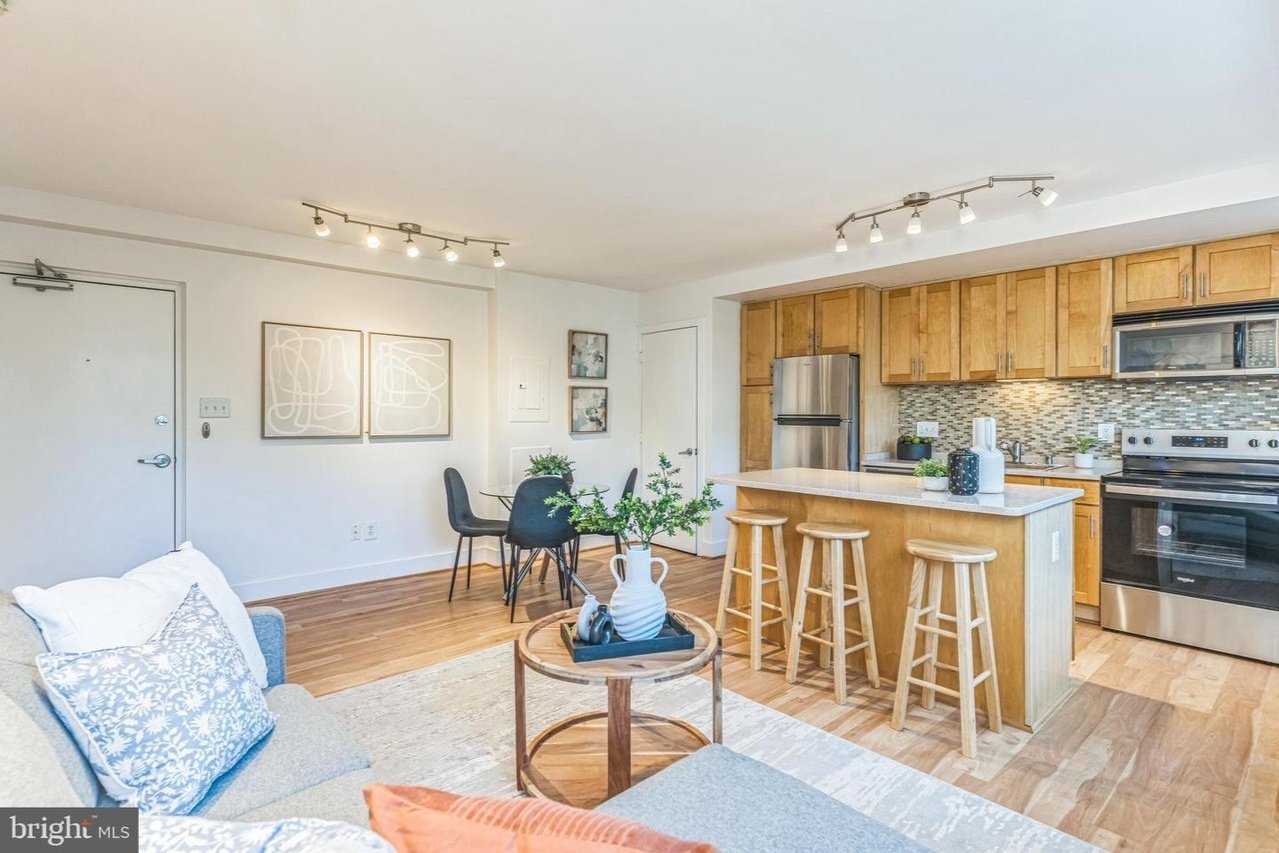 For Sale | 212 Oakwood Street, SE #209 - $199,900