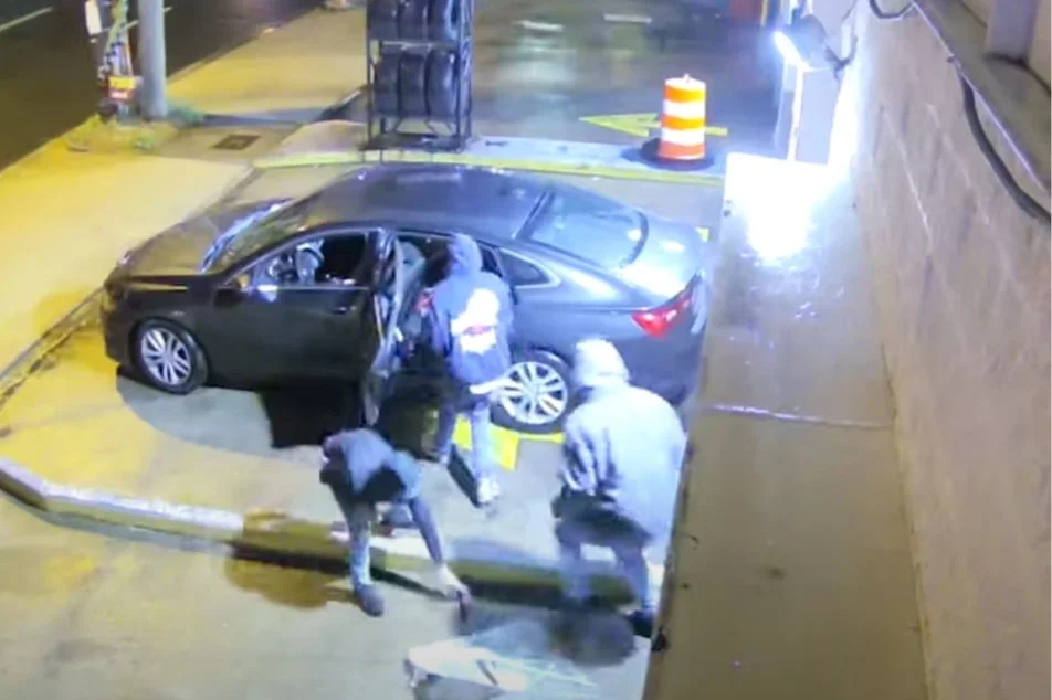  Wanted | Suspects and Vehicle in Benning Road Burglary