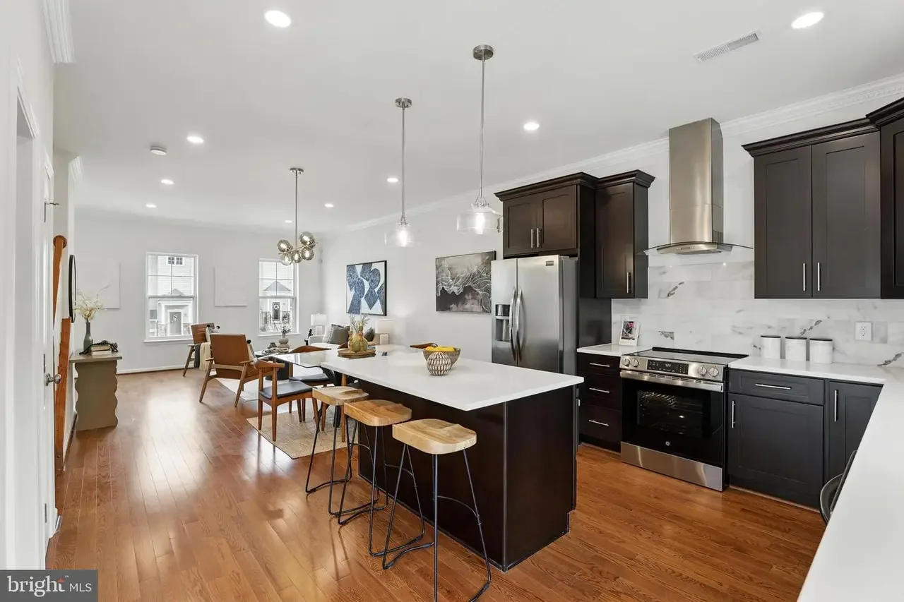 For Sale | 402 Woodcrest Drive, SE - $524,900