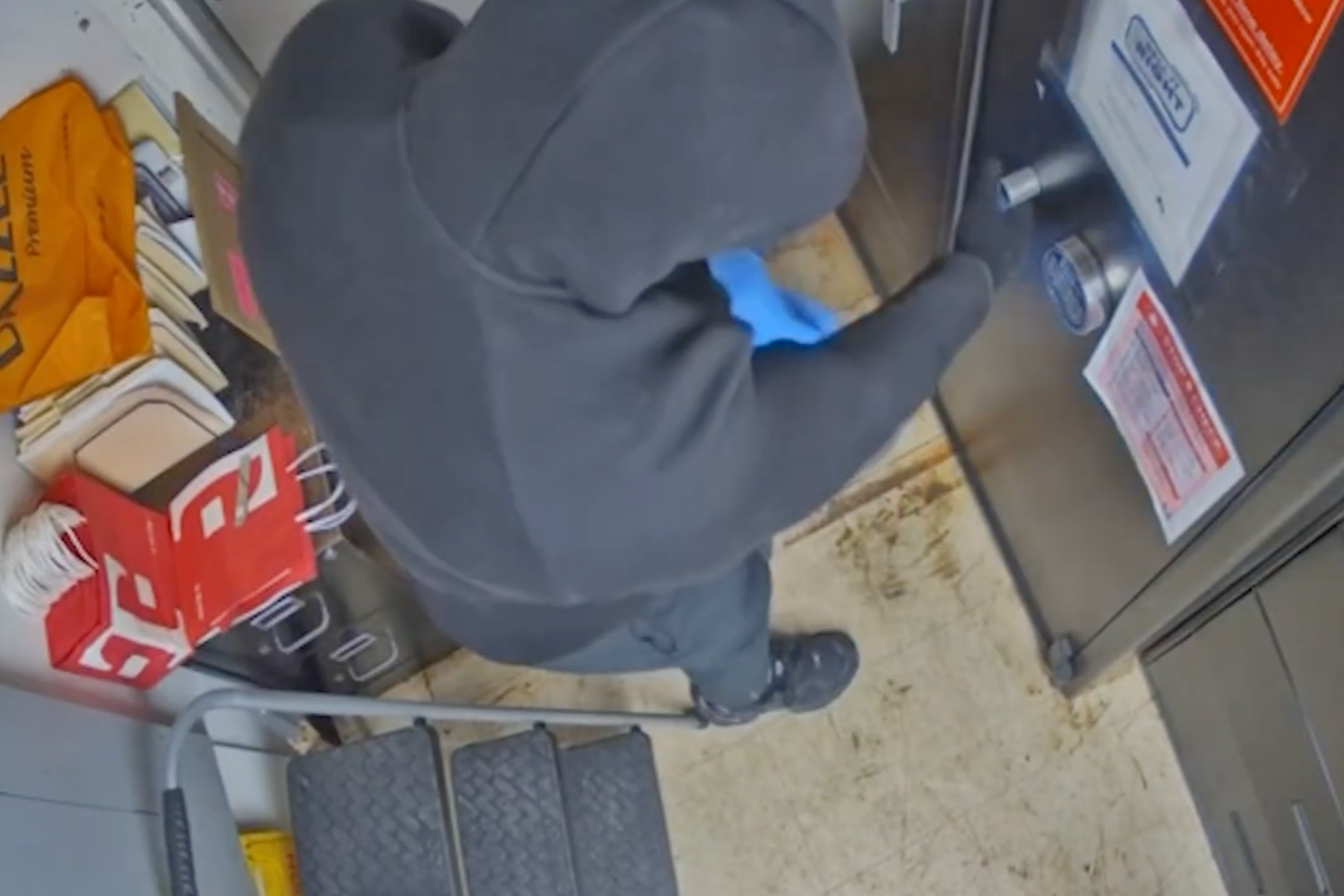 Wanted Video | Suspects in Northwest Armed Robbery