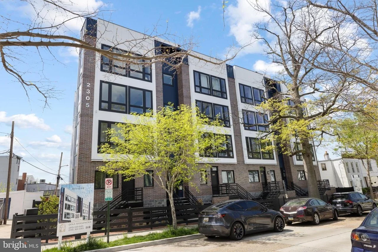 For Sale | 2305 Nicholson SE #202 - $425,000
