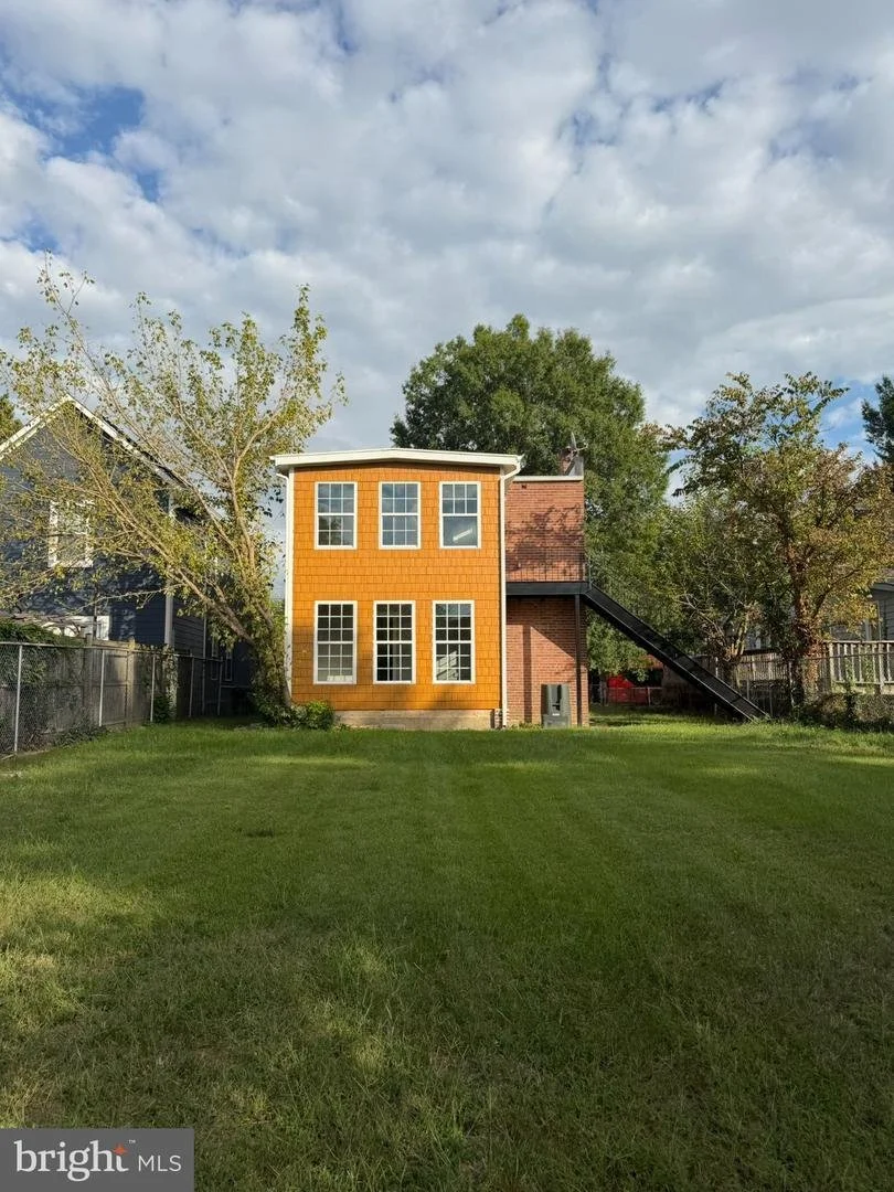 DCDC2284376_3_0.jpg