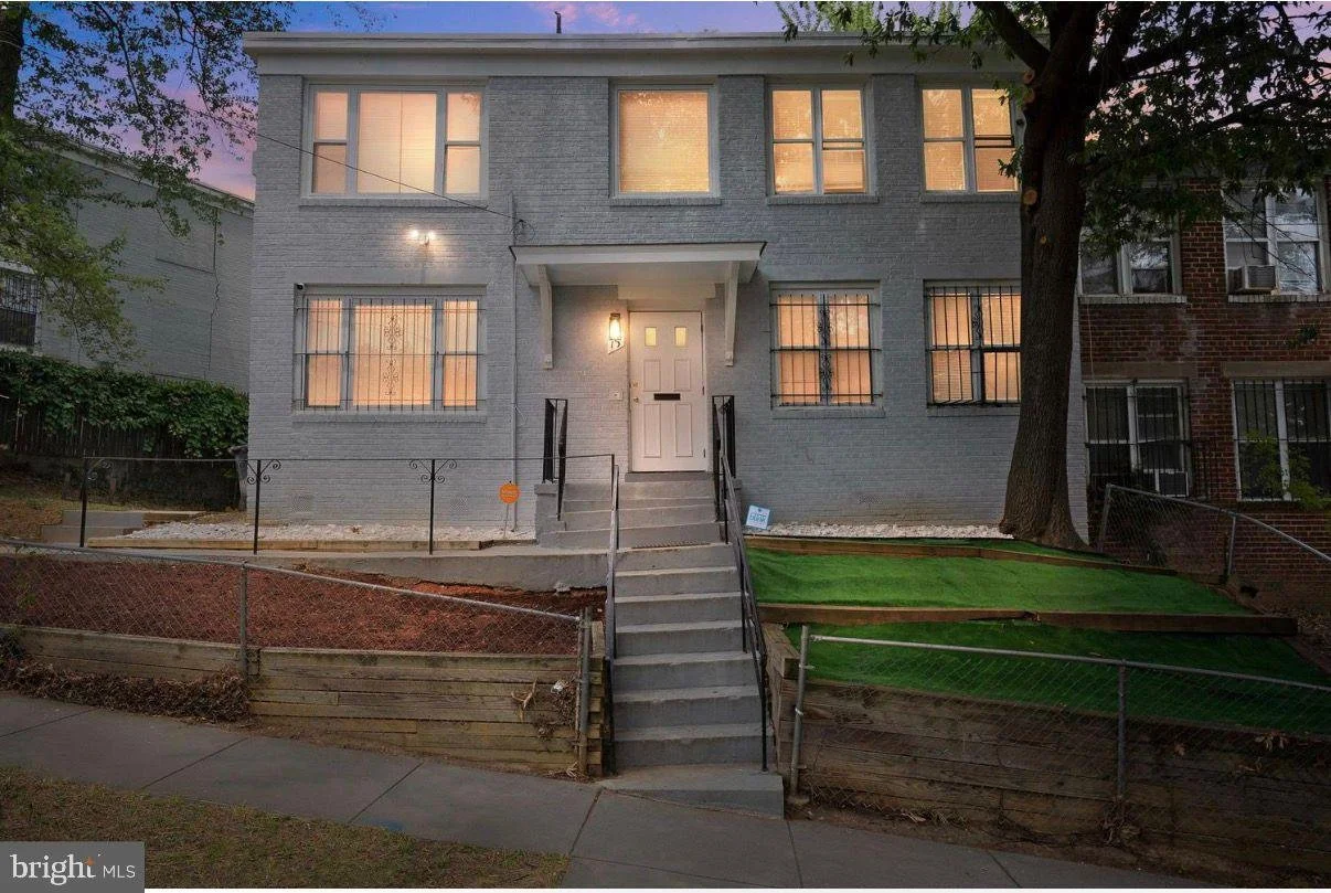 Building For Sale | 15 Galveston Place, SW - $699,900
