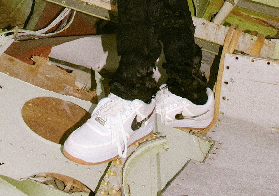 Travis Scott’s has a removable Swooshes will release on SNKRS on December 2nd. 