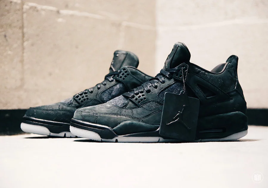 air-jordan-4-kaws-black-detailed-photos (1).jpg