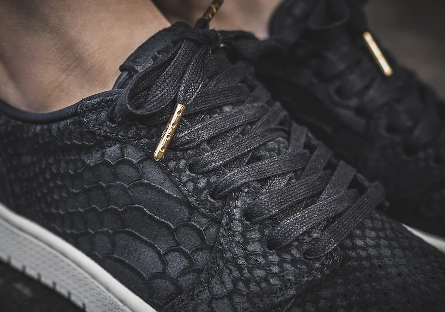 air-jordan-1-low-no-swoosh-black-python-2.jpg