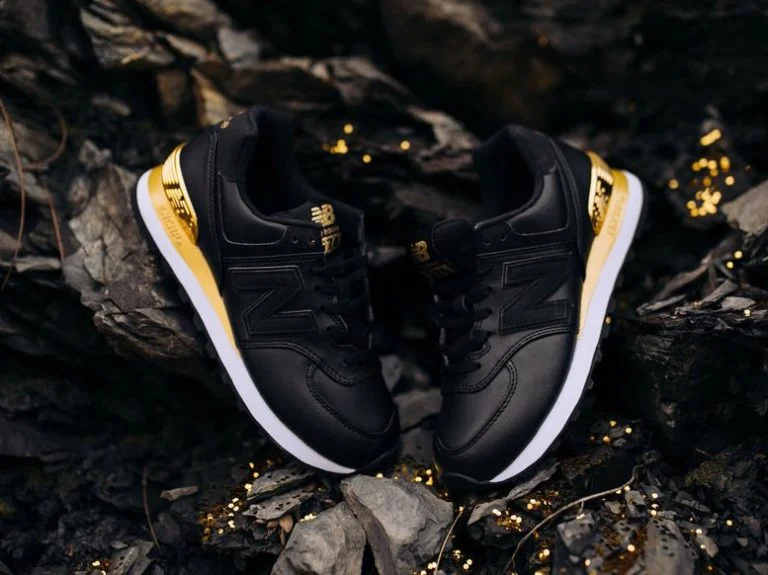 THE NEW BALANCE 574 BLACK AND METALLIC GOLD COLORWAY FOR WOMEN