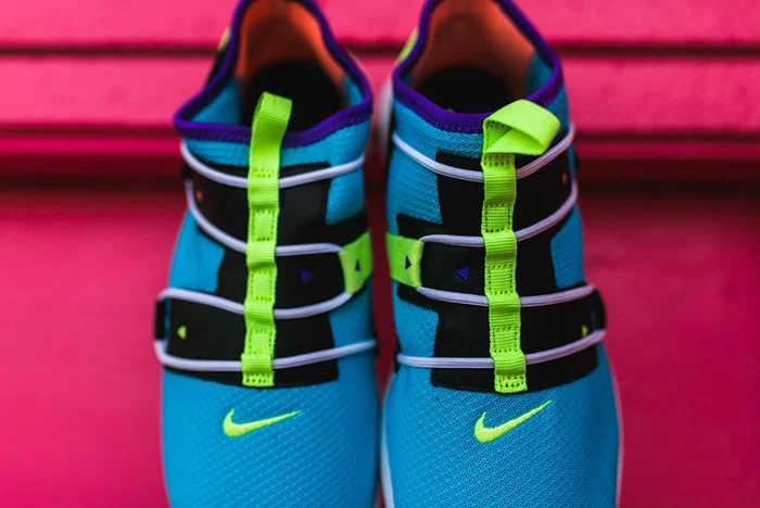 Nike-Vortak-Lagoon-Pulse-Volt-Glow-AA2194-402-Top.jpg