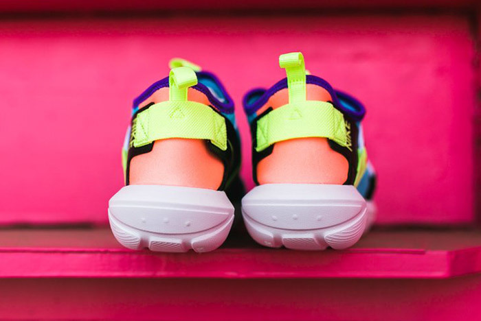 Nike-Vortak-Lagoon-Pulse-Volt-Glow-AA2194-402-Pull-Tabs.jpg