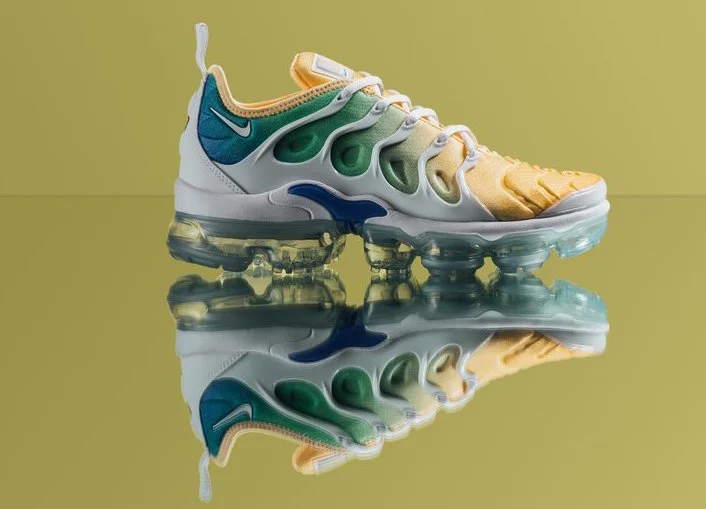 Nike-VaporMax-Plus-Light-Menta-AO4550-100.jpg