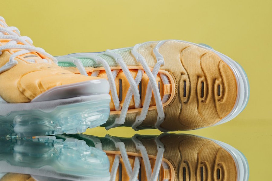 Nike-VaporMax-Plus-Light-Menta-AO4550-100-Toe.jpg