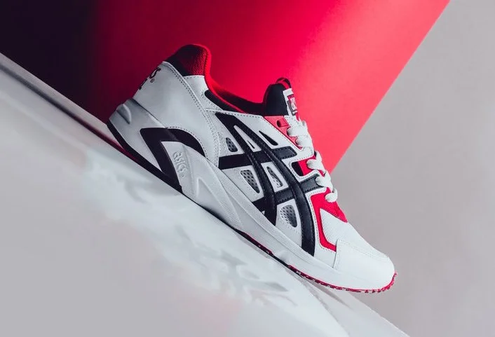 ASICS-Gel-DS-Trainer-Bulls-White-Black-Red.jpg